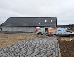 Zateplení stropu výrobní haly pomocí foukané izolace